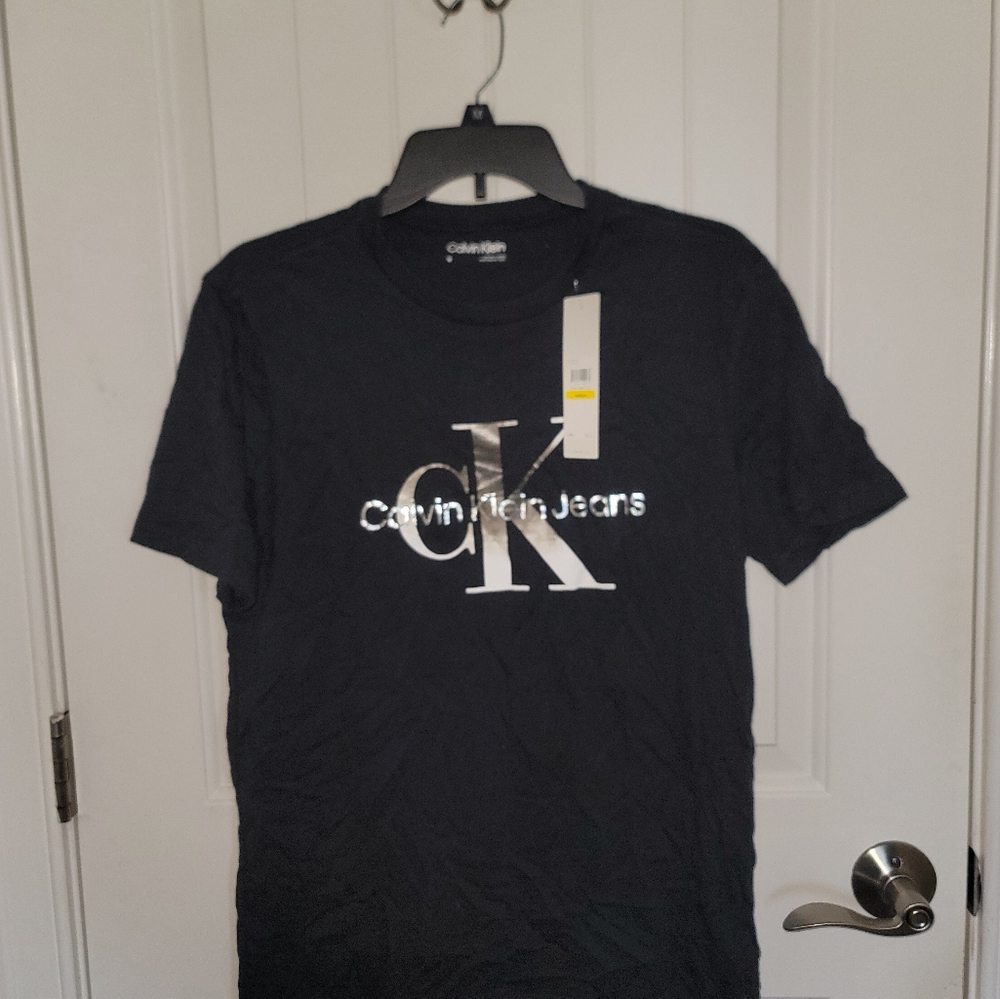 NWT Calvin Klein Black Beauty Graphic Logo Tee Medium